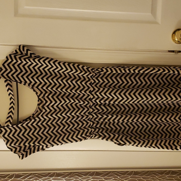 Dress - Picture 2 of 7